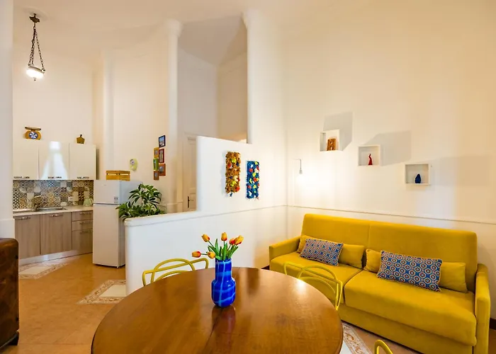 La Casa Di Famiglia By Napoliapartments